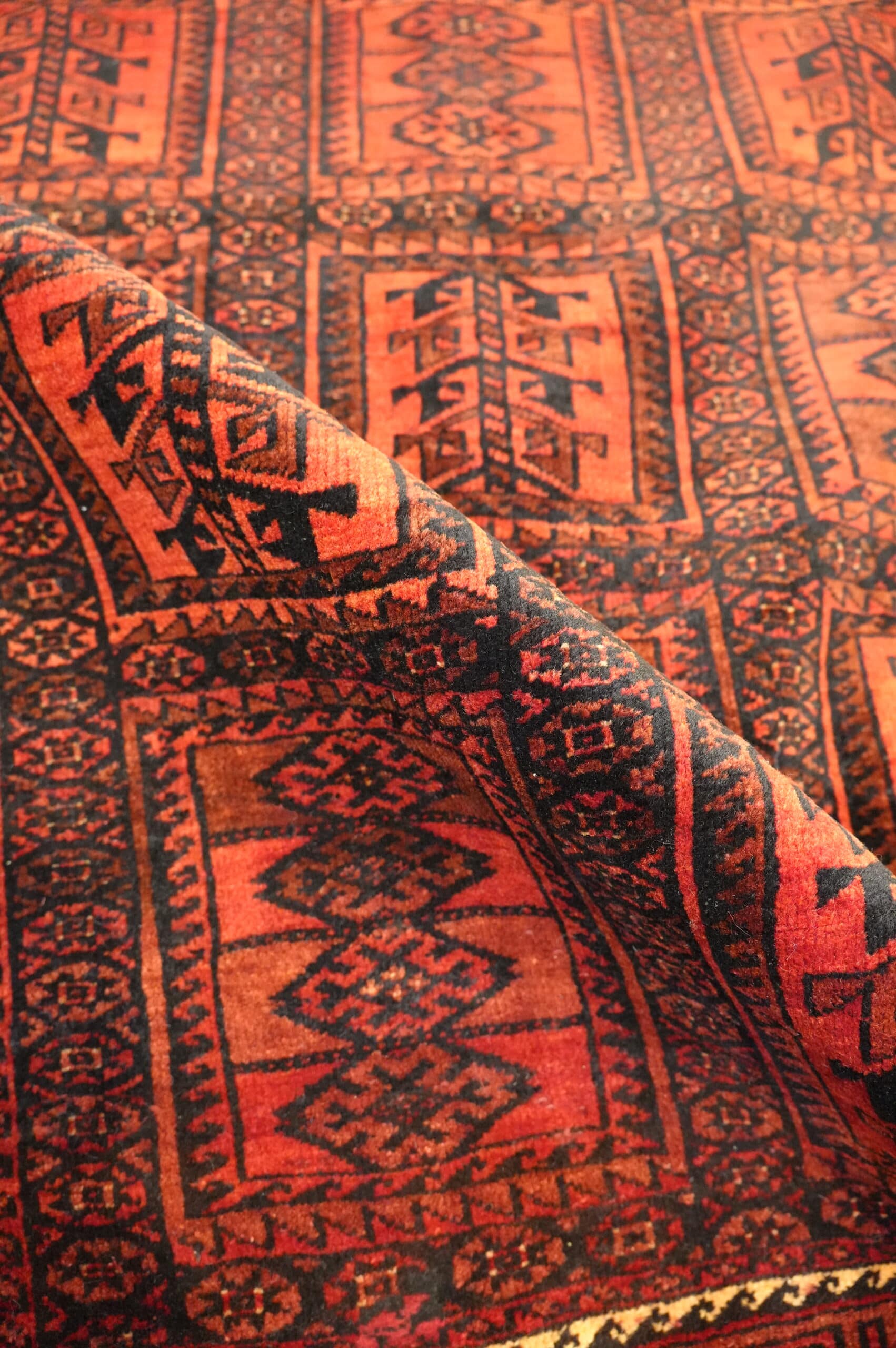 Persian Hand-Made Wool Rug 5'x8' No.9